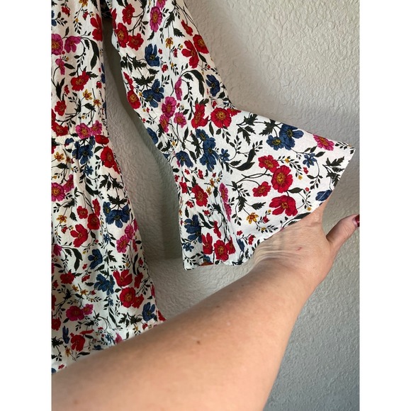 American Eagle Boho Floral Romper White Red Blue Bell Sleeve Medium M Women - Picture 5 of 6